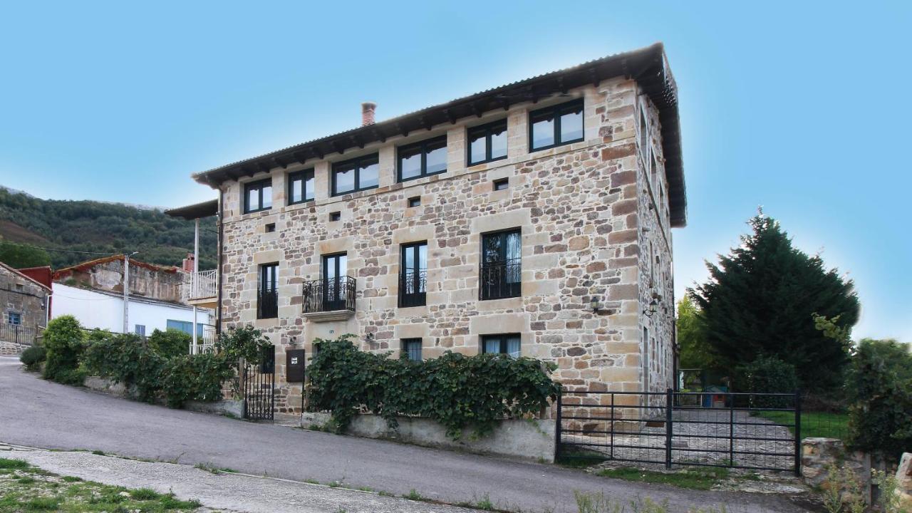 La Romanika De Fellini San Martín de Elines Buitenkant foto