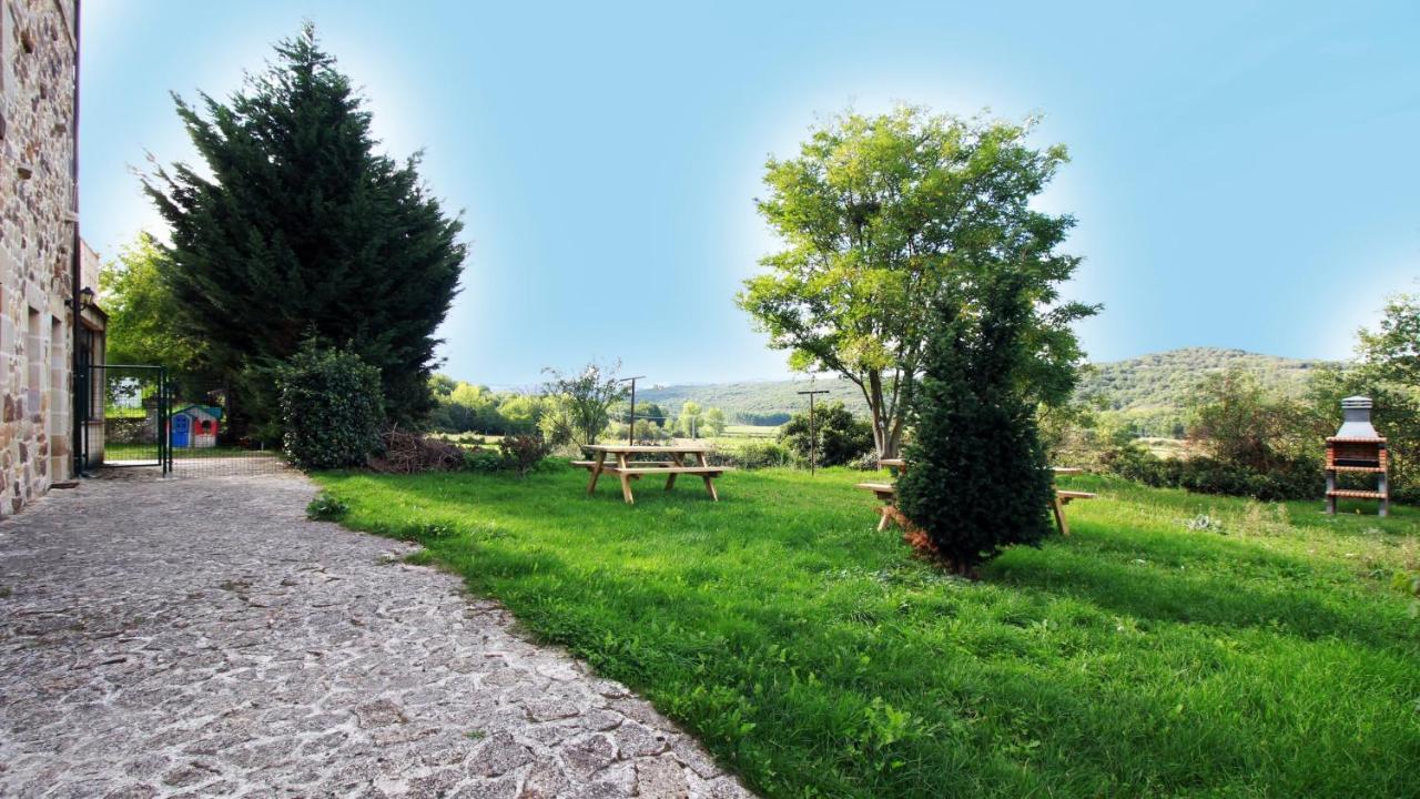 La Romanika De Fellini San Martín de Elines Buitenkant foto