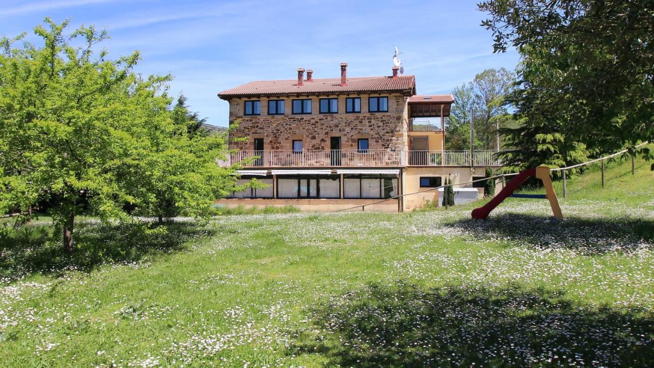 La Romanika De Fellini San Martín de Elines Buitenkant foto
